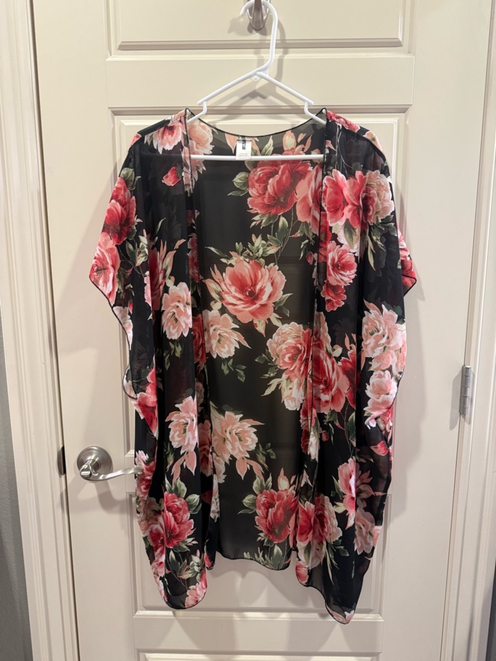 EUC Color Swatch Black Floral Kimono Beach Cover Up 🌈